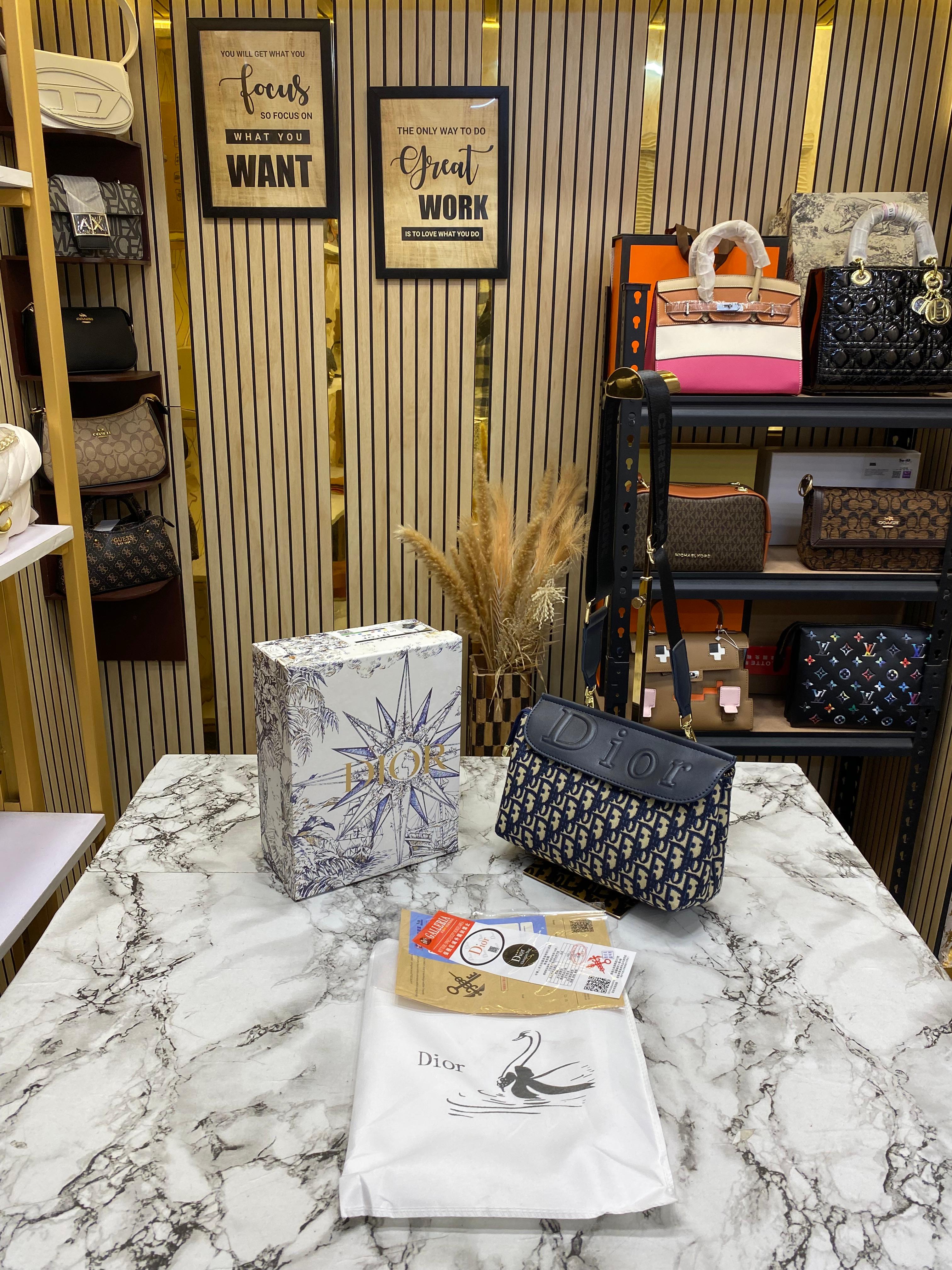 CHRISTIAN DIOR NOIR PREMIUM BAG