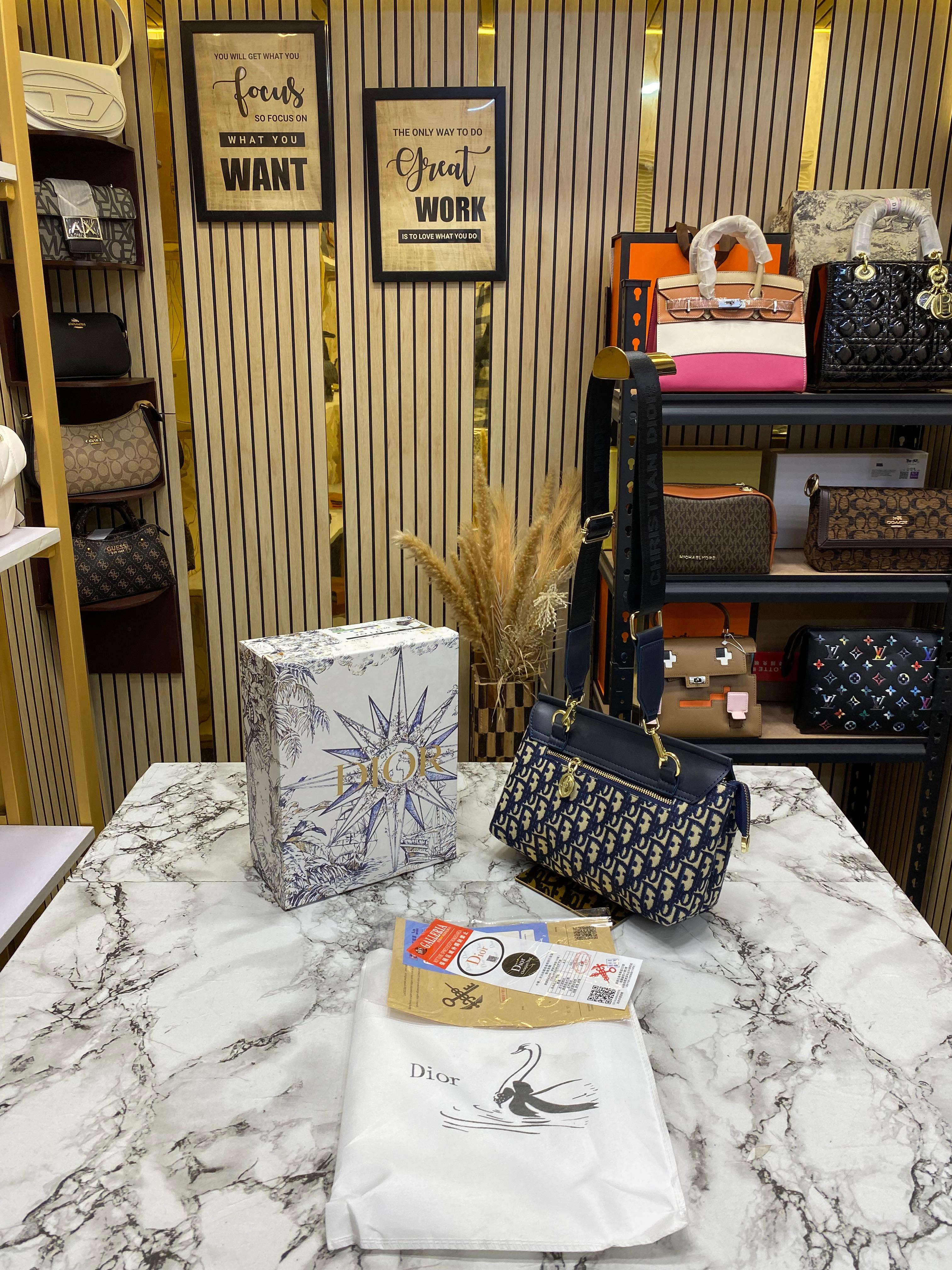 CHRISTIAN DIOR NOIR PREMIUM BAG