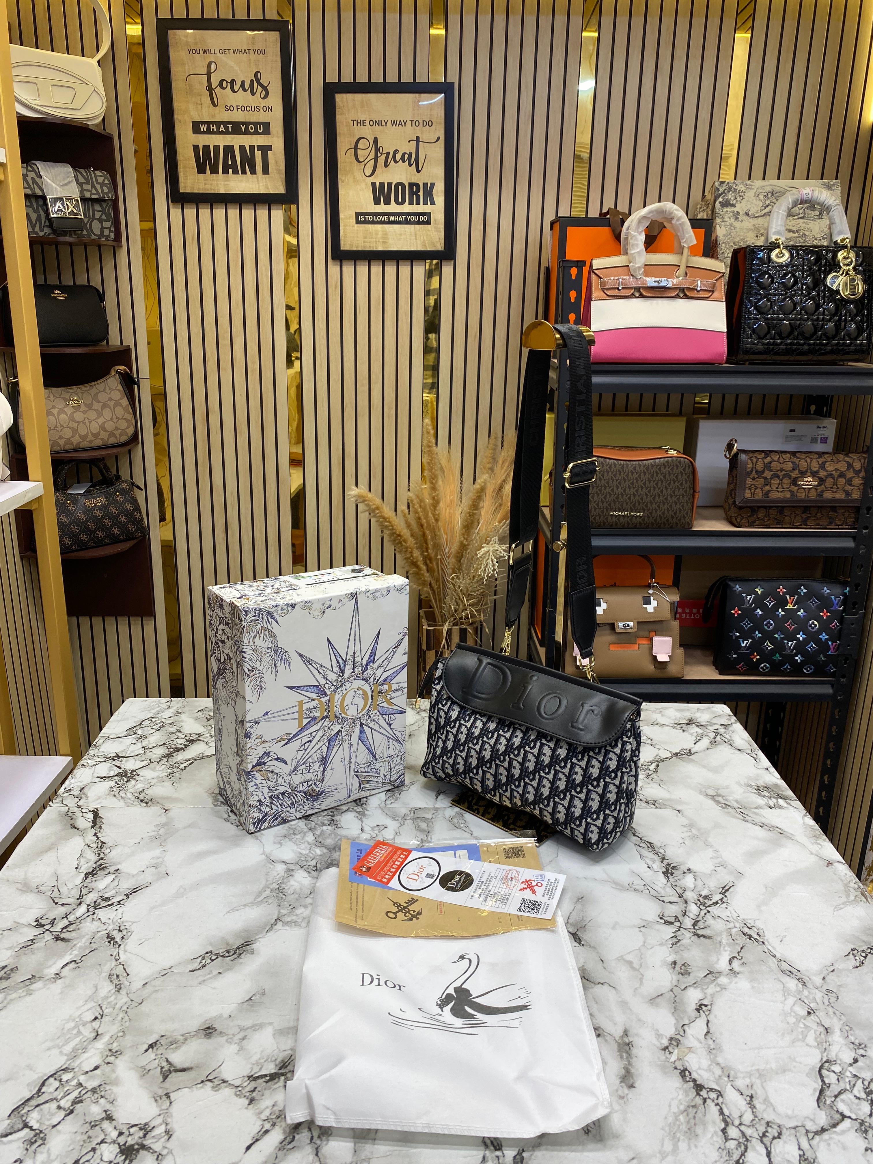 CHRISTIAN DIOR NOIR PREMIUM BAG