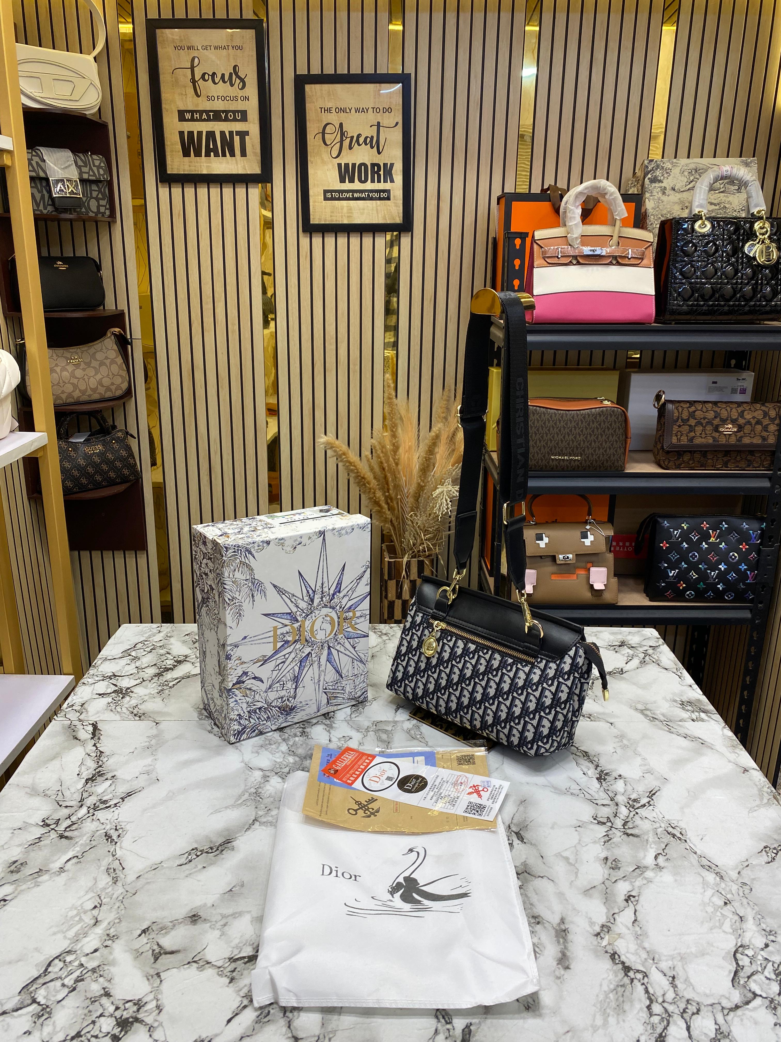CHRISTIAN DIOR NOIR PREMIUM BAG