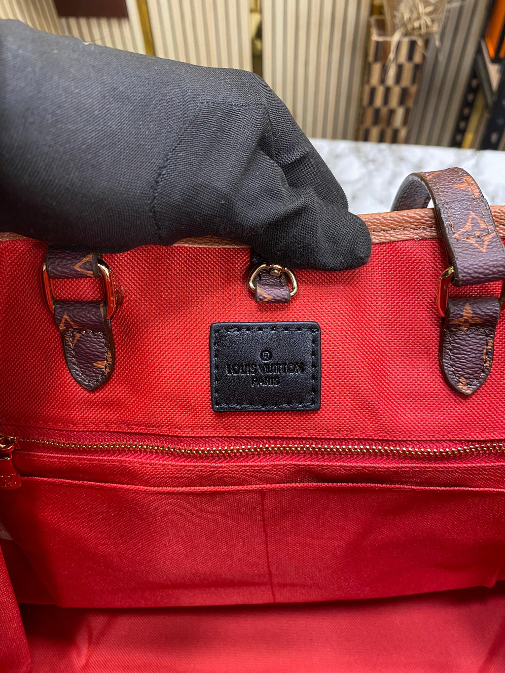 LOUIS VUITTON ONTHEGO PREMIUM BAG WITH DUST BAG
