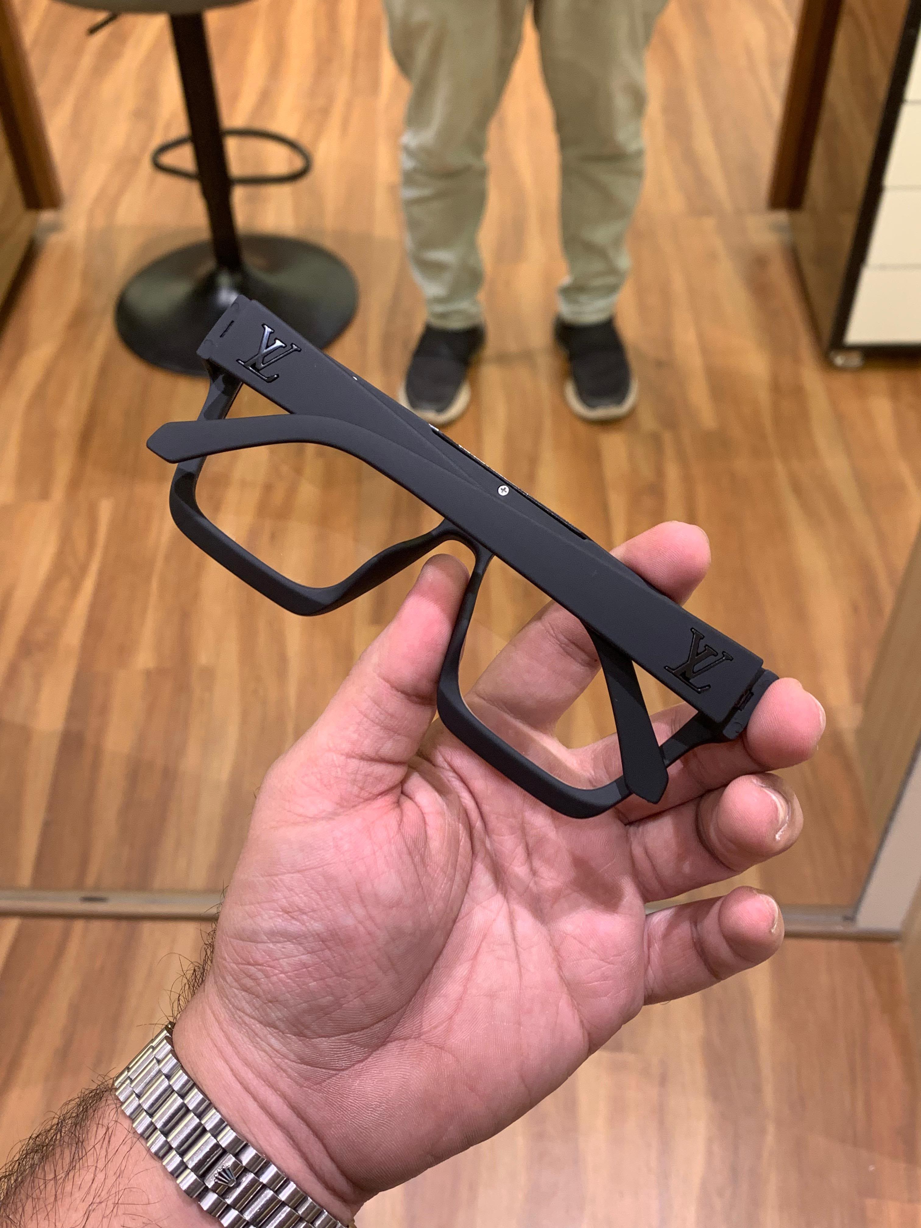 Louis Vuitton 1502 black Plano
