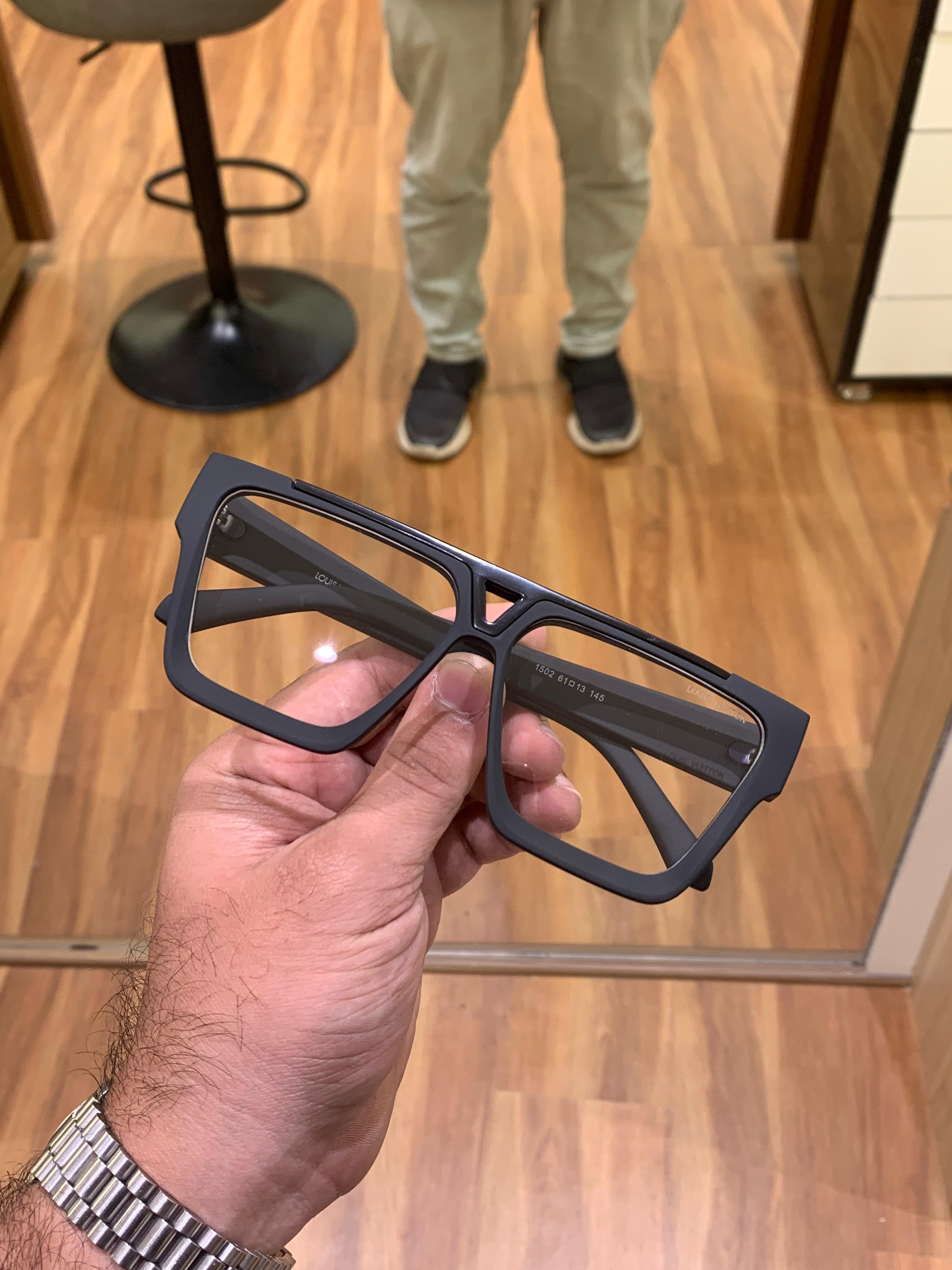 Louis Vuitton 1502 black Plano