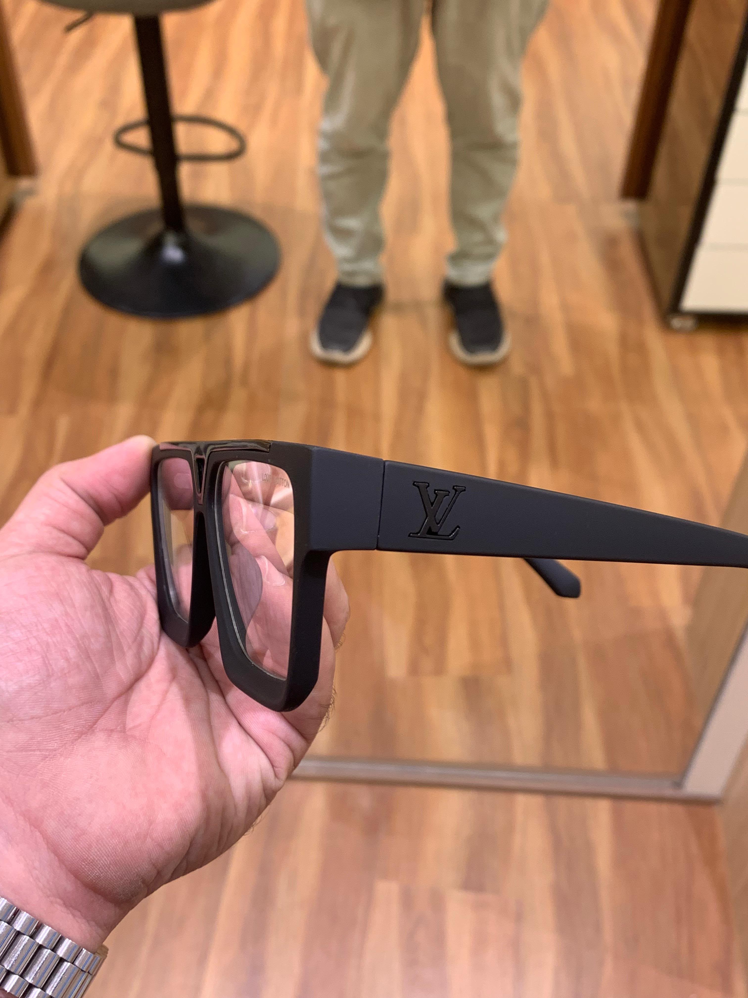Louis Vuitton 1502 black Plano